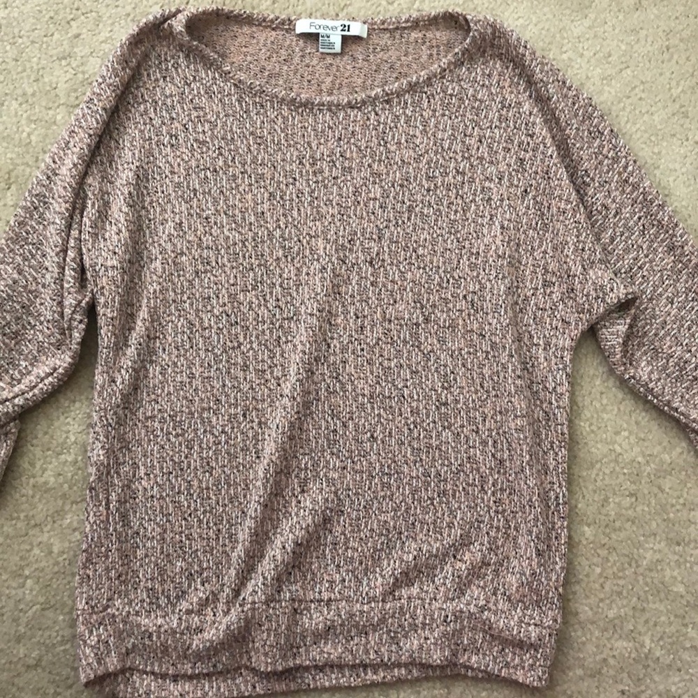 Light looseneck sweater. 3/4 sleeve